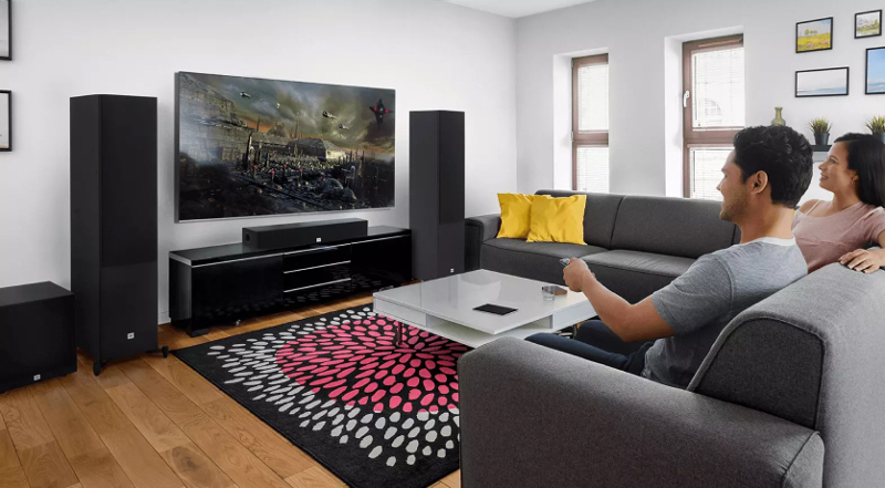 Schwarzer JBL A170 Lautsprecher im Wohnzimmer